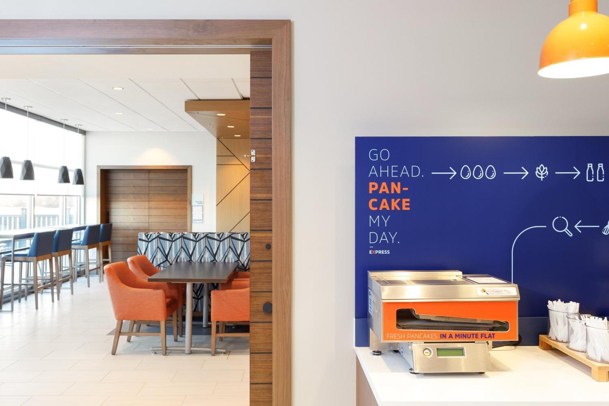 Holiday Inn Express Baltimore At The Stadiums By Ihg Екстер'єр фото