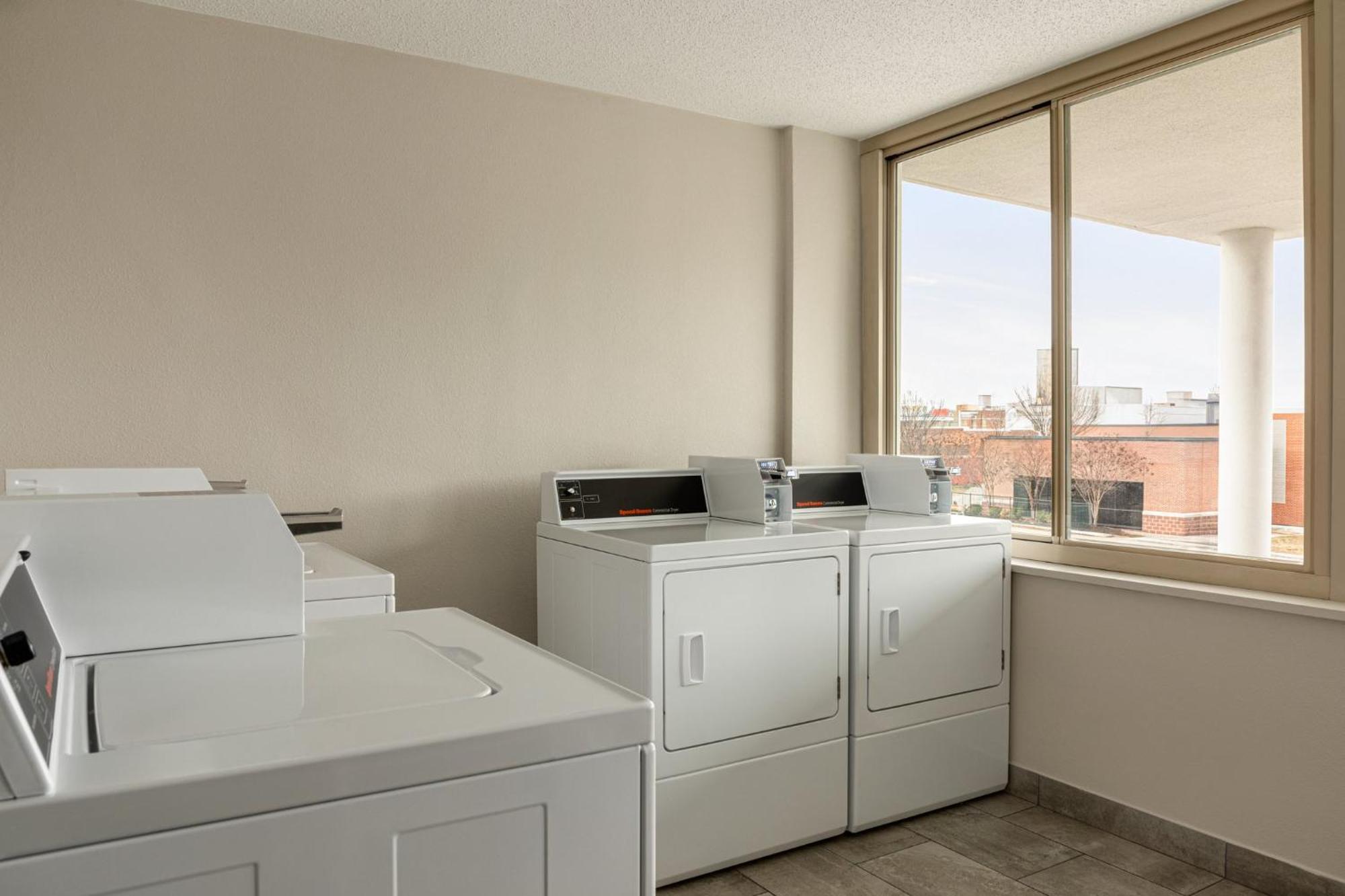 Holiday Inn Express Baltimore At The Stadiums By Ihg Екстер'єр фото